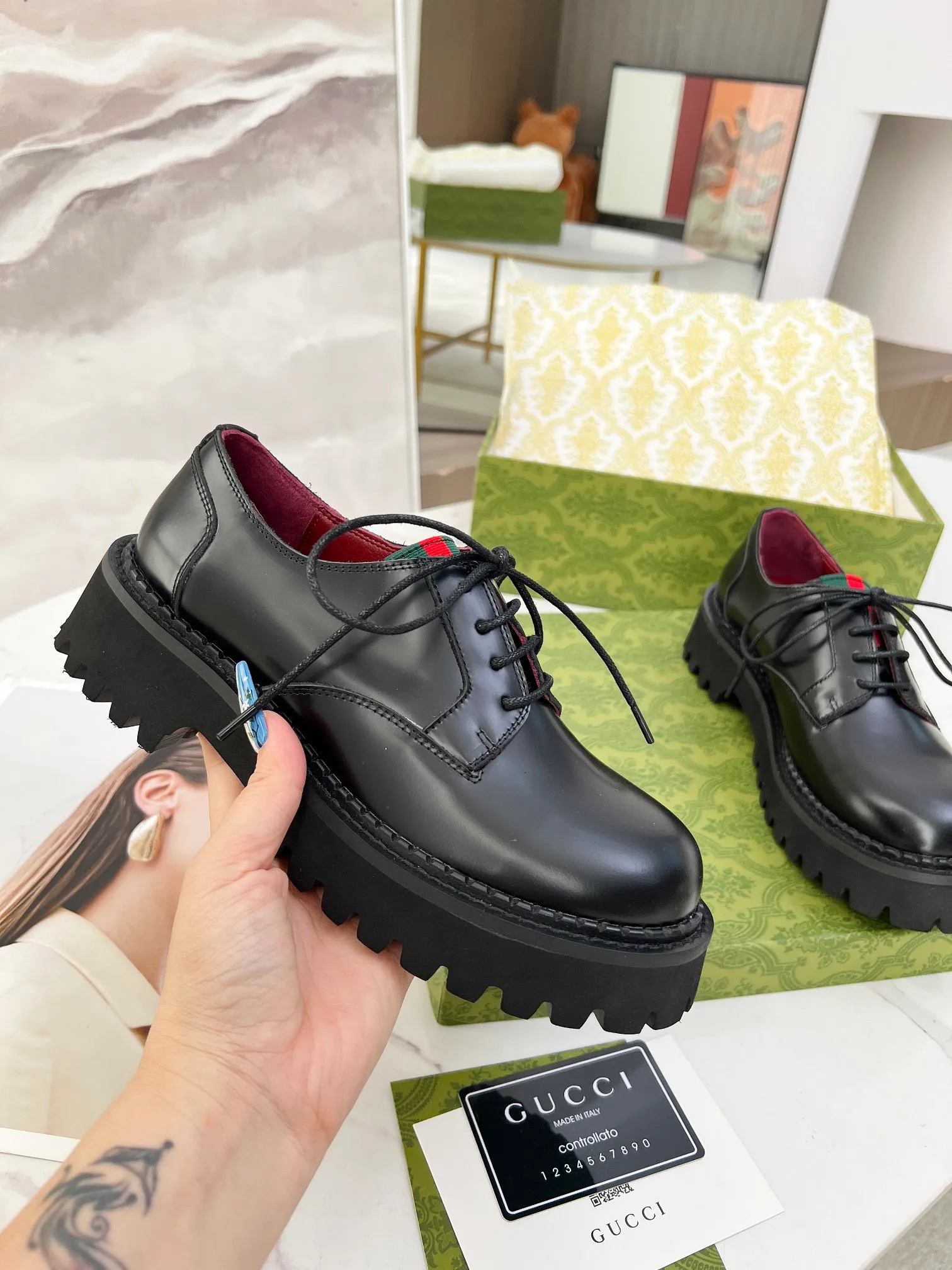 👟👟Ex-factory price 500👟👟 New arrival! 2024 latest version of GUCCI versatile strappy loafers, heel height: 5cm, fabric: first layer cowhide/open edge beads, lining/foot pads: sheepskin lining.  The outsole is made of foam outsole. Color: black/ancora red. Size: 35-41